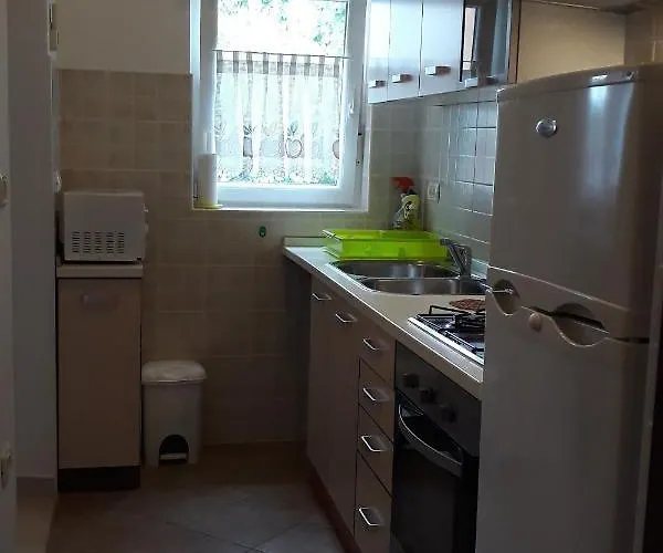 아파트 With Parking Space - 7420