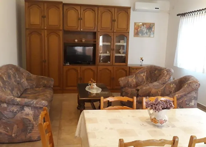 아파트 With Parking Space - 7420 *