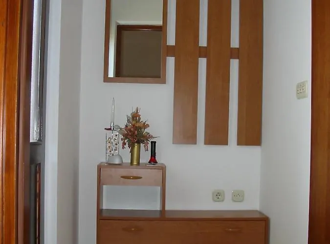 With Parking Space - 7420 아파트 풀라