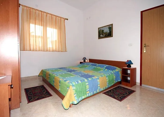 아파트 With Parking Space - 7420 *