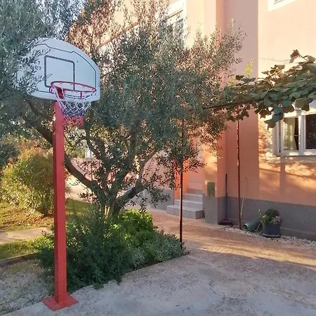 With Parking Space - 7420 * Pula